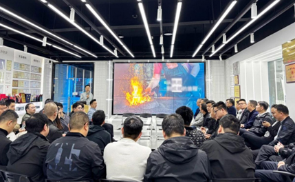 长图召开2025年销售动员大会!<br> 新年为首，万事以行致胜。